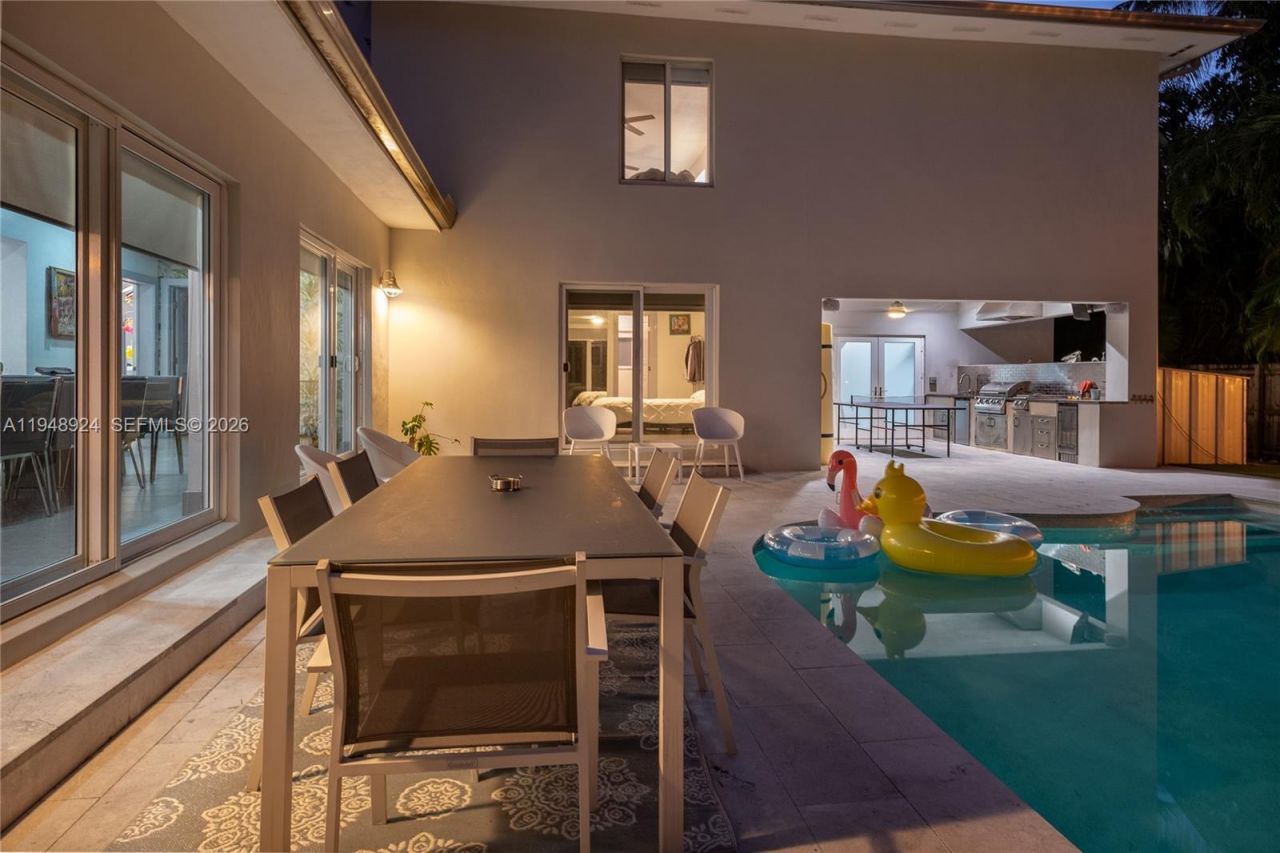 831 NE 109th St, Biscayne Park, FL 33161 Photo