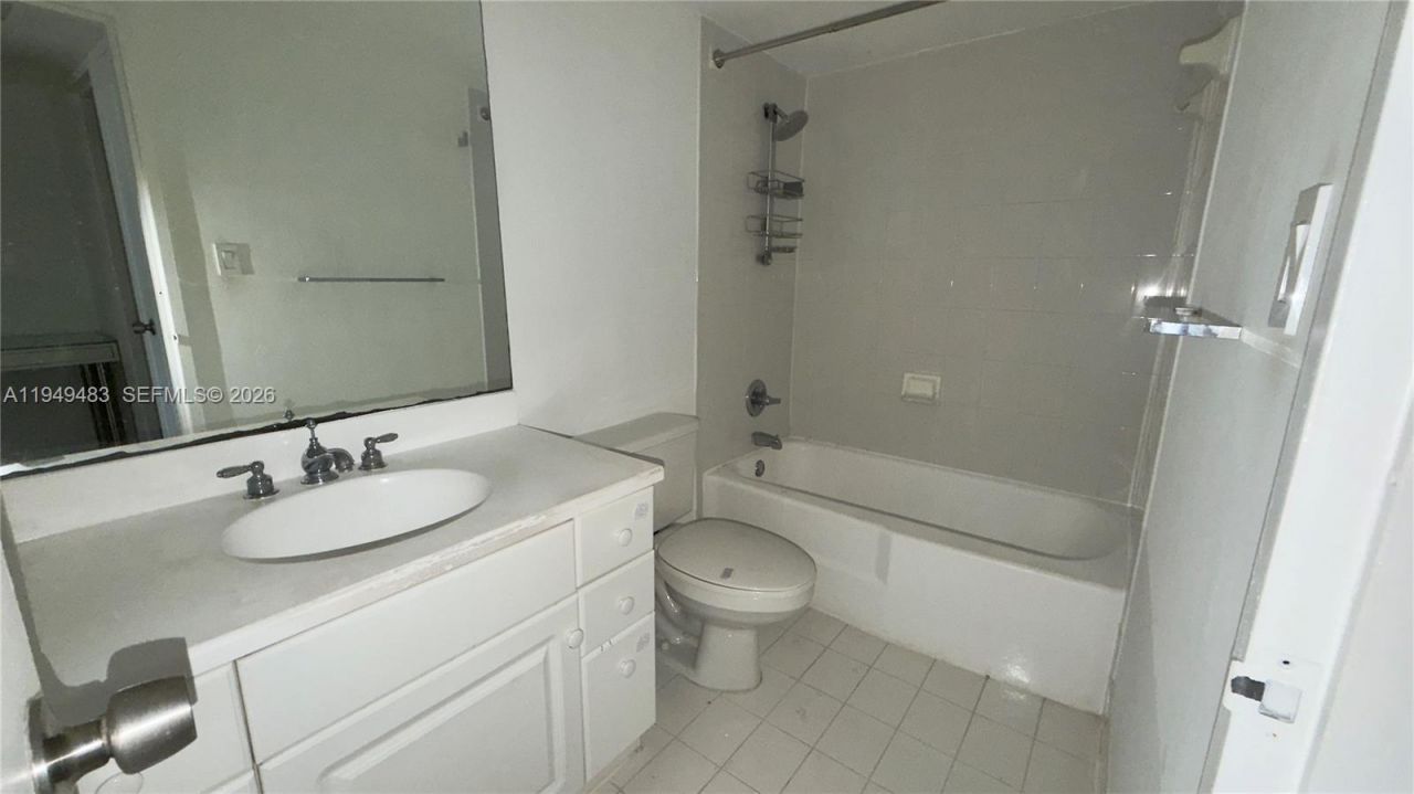 5161 Collins Ave, Unit 511, Miami Beach, FL 33140 Photo