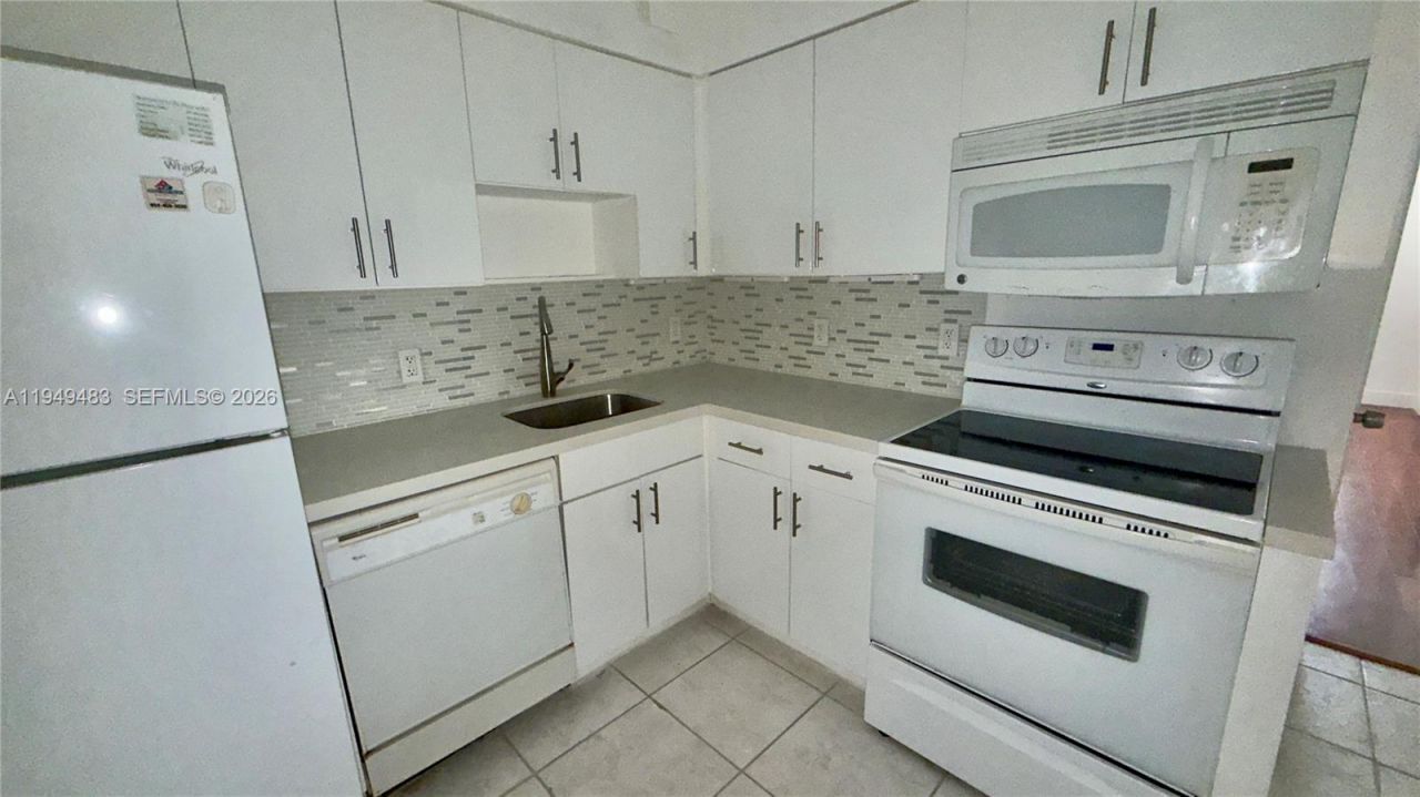 5161 Collins Ave, Unit 511, Miami Beach, FL 33140 Photo