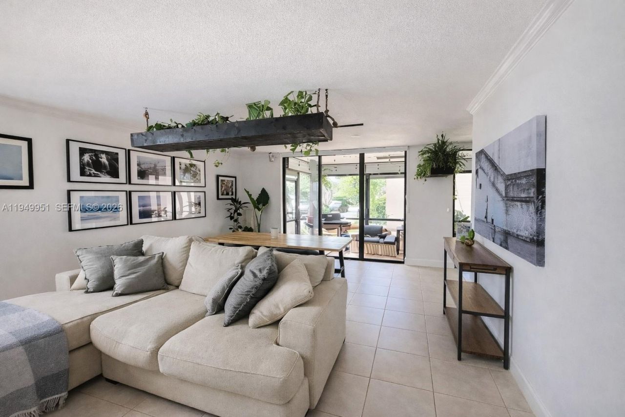 661 NE 195th St, Unit 103, Miami, FL 33179 Photo