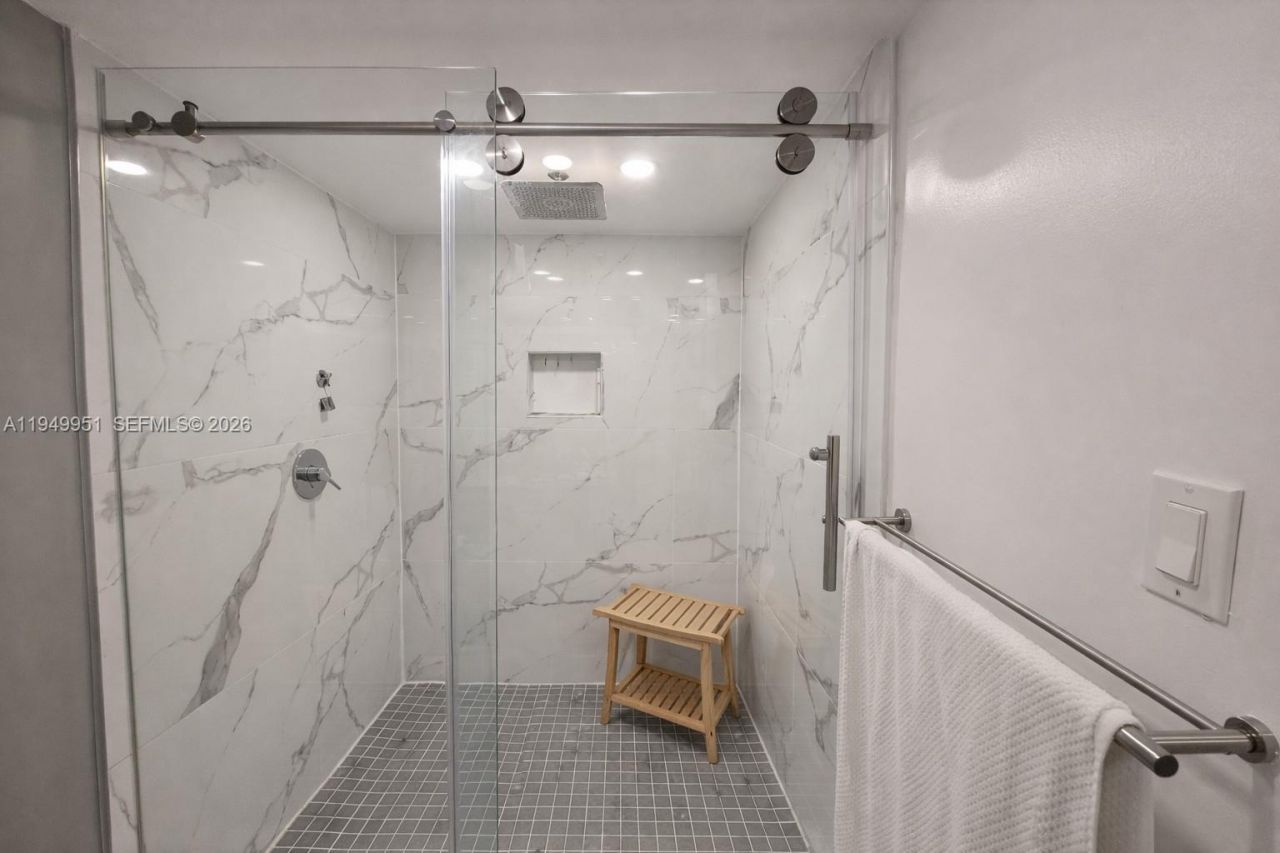 661 NE 195th St, Unit 103, Miami, FL 33179 Photo