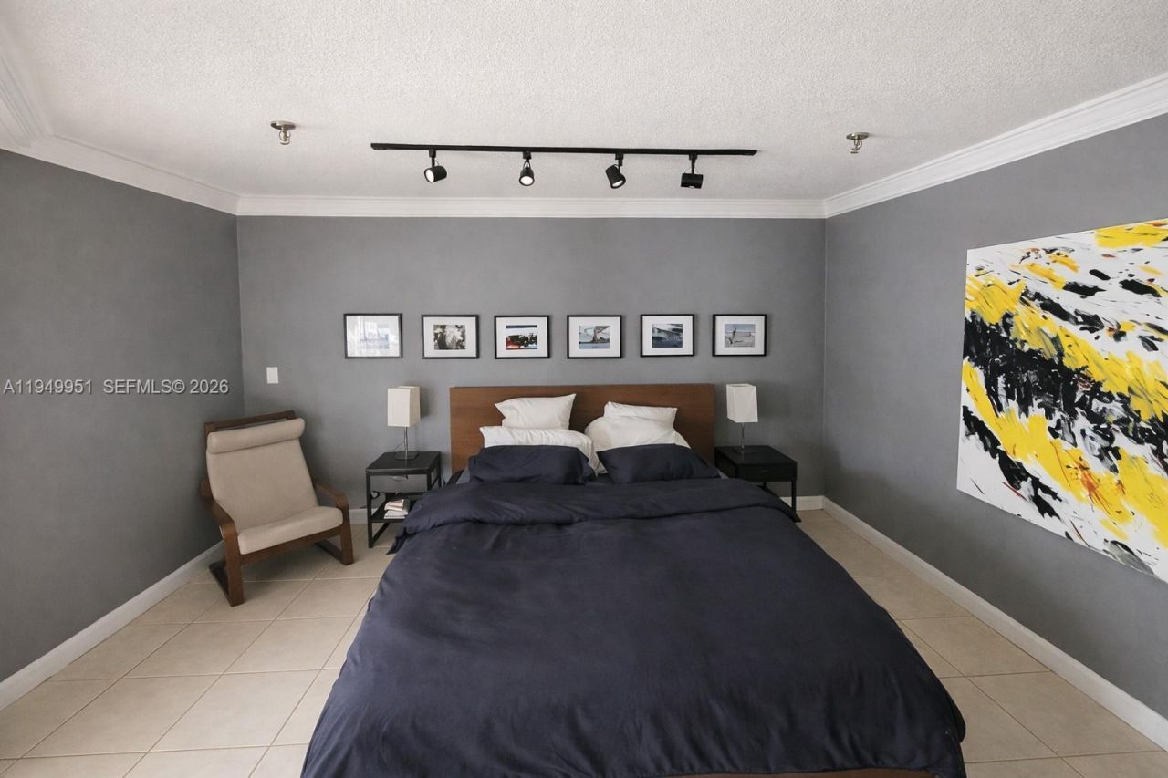 661 NE 195th St, Unit 103, Miami, FL 33179 Photo