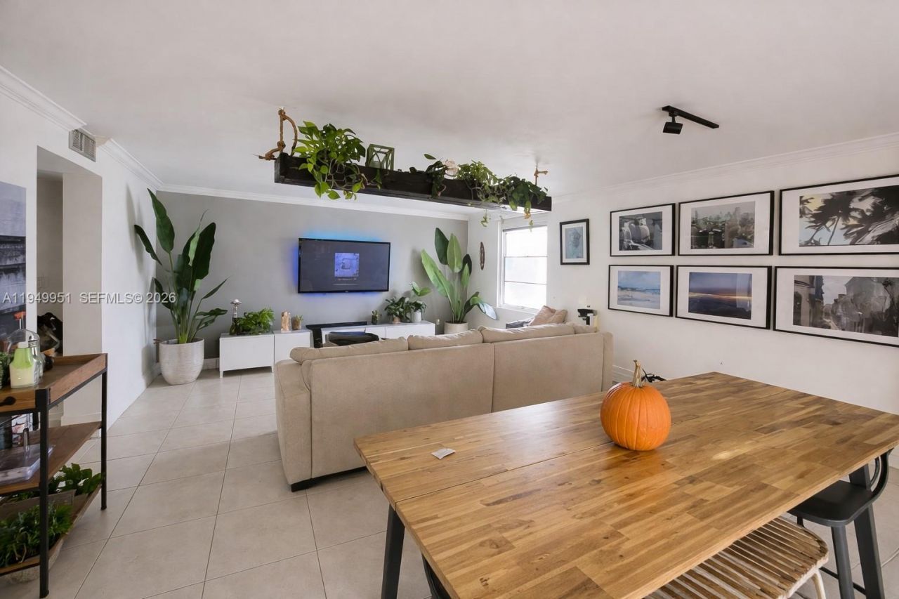 661 NE 195th St, Unit 103, Miami, FL 33179 Photo