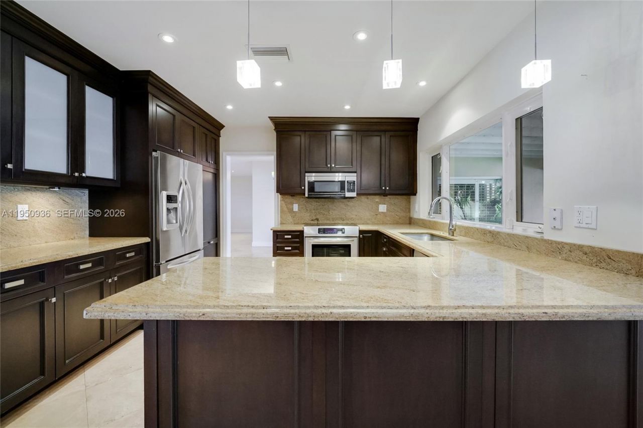 6931 Loch Ness Dr, Miami Lakes, FL 33014 Photo