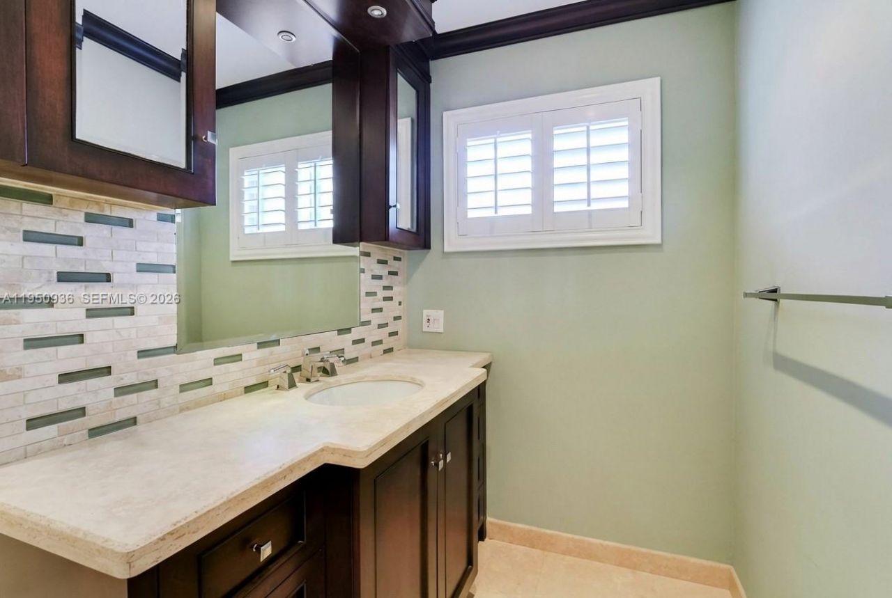 6931 Loch Ness Dr, Miami Lakes, FL 33014 Photo