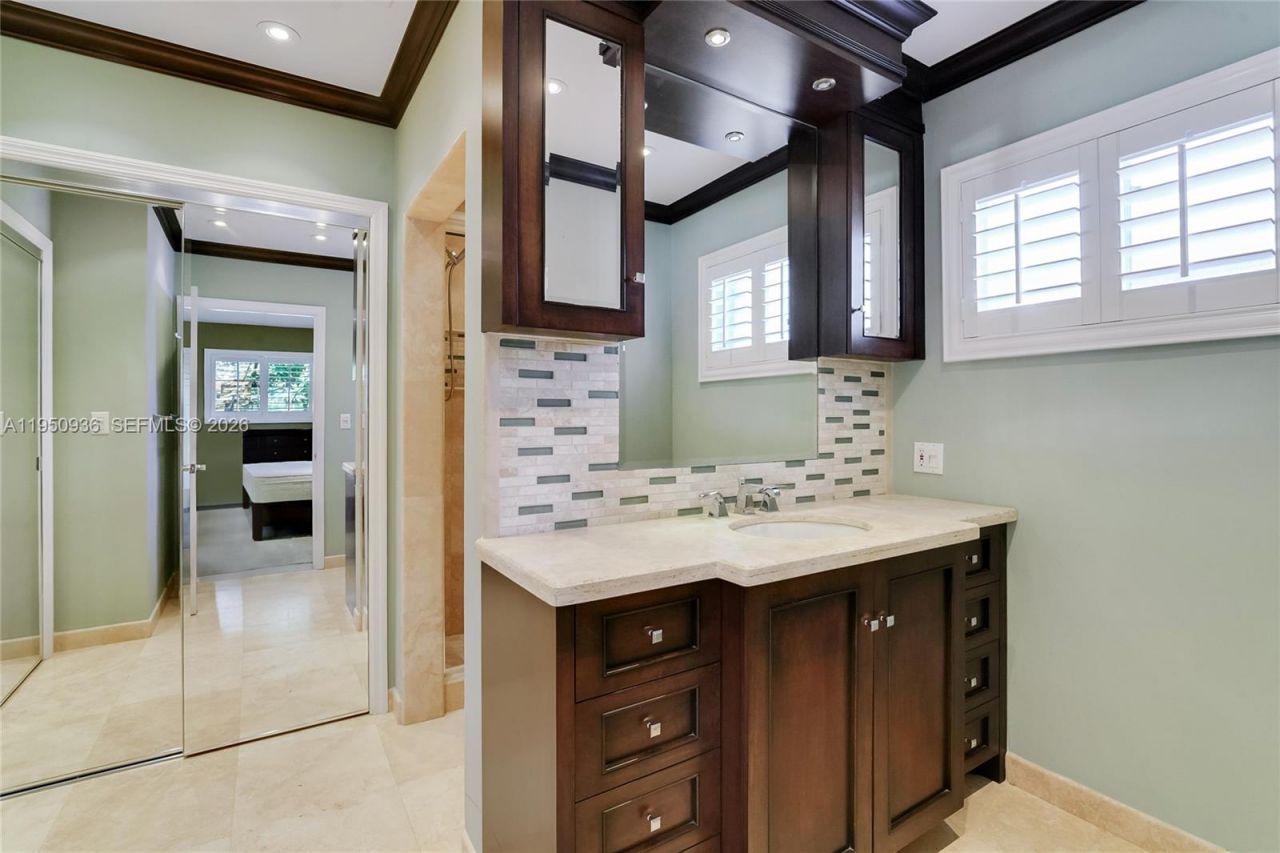 6931 Loch Ness Dr, Miami Lakes, FL 33014 Photo