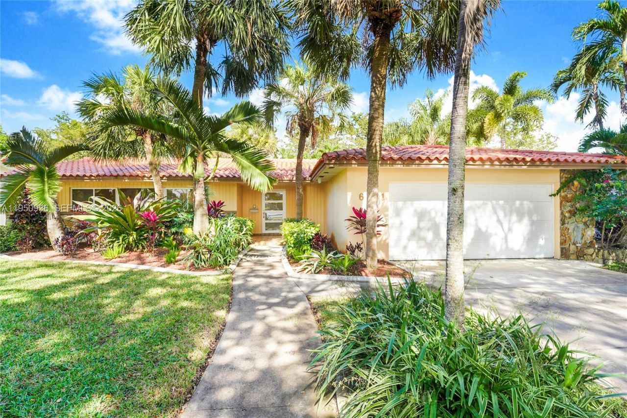 6931 Loch Ness Dr, Miami Lakes, FL 33014 Photo