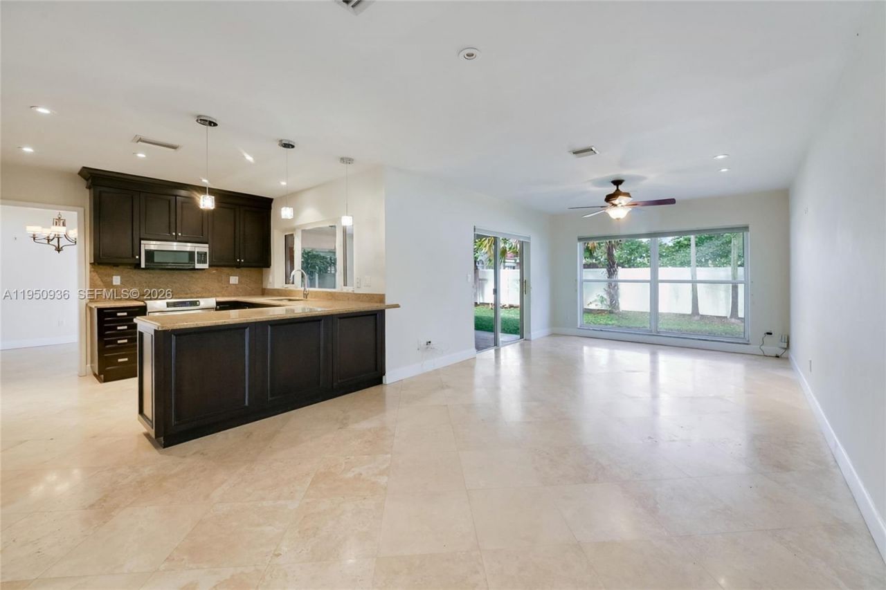 6931 Loch Ness Dr, Miami Lakes, FL 33014 Photo