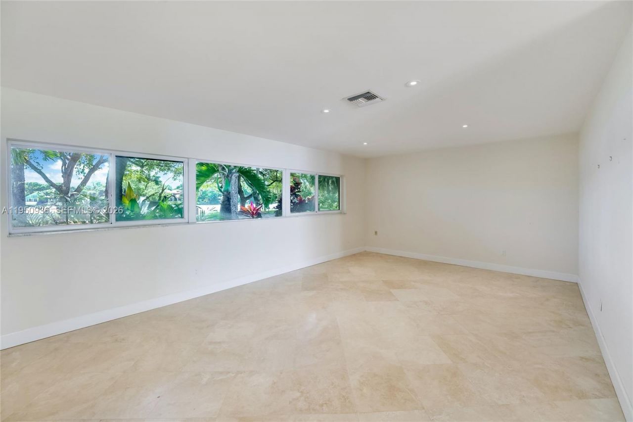 6931 Loch Ness Dr, Miami Lakes, FL 33014 Photo