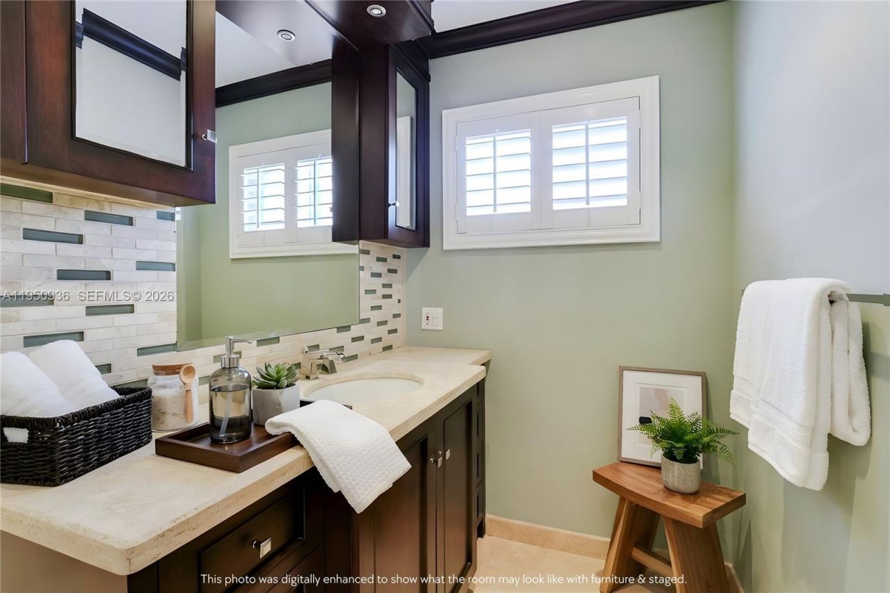 6931 Loch Ness Dr, Miami Lakes, FL 33014 Photo