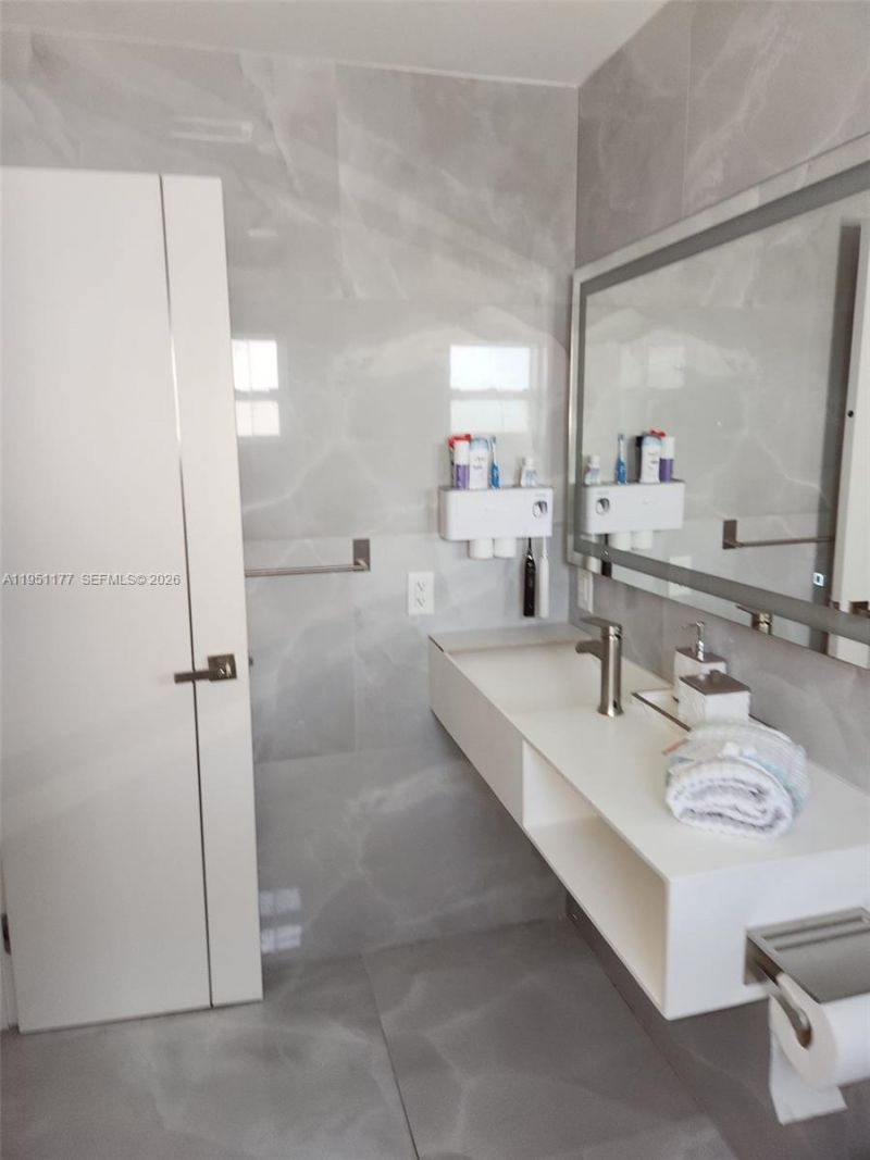 1075 92nd St, Unit 405, Bay Harbor Islands, FL 33154 Photo