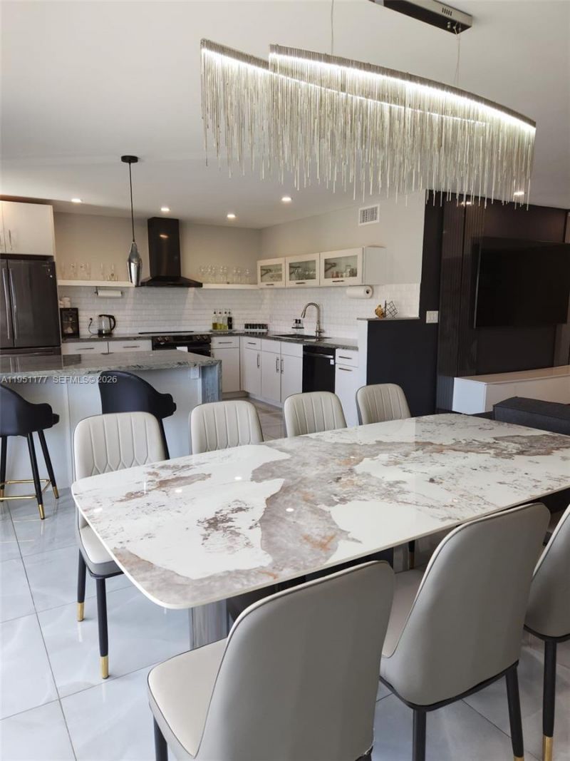 1075 92nd St, Unit 405, Bay Harbor Islands, FL 33154 Photo