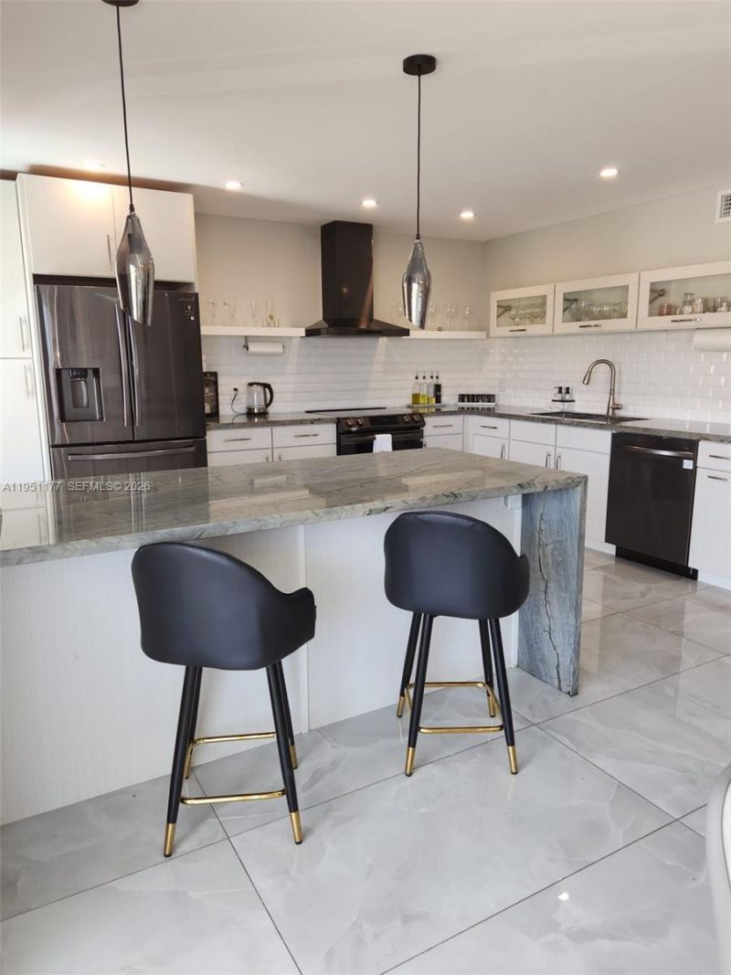 1075 92nd St, Unit 405, Bay Harbor Islands, FL 33154 Photo