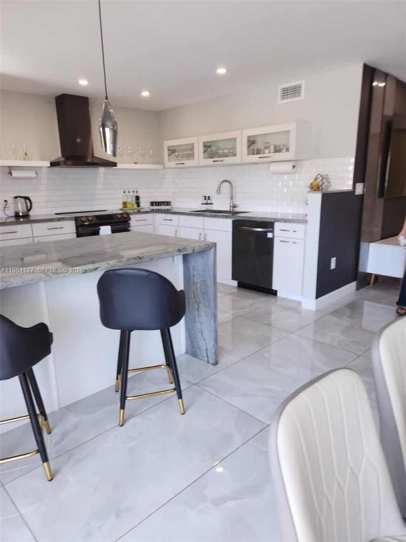 1075 92nd St, Unit 405, Bay Harbor Islands, FL 33154 Photo