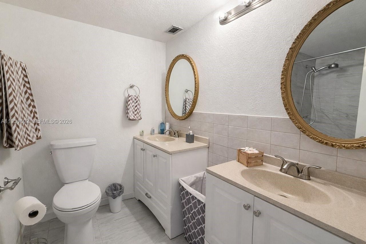 950 NE 199th St, Unit 2H, Miami, FL 33179 Photo