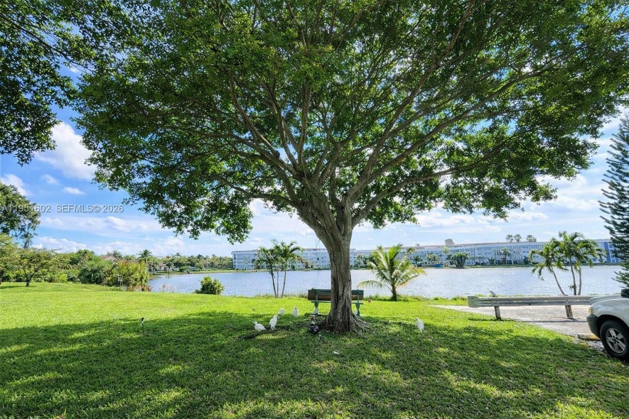 950 NE 199th St, Unit 2H, Miami, FL 33179 Photo