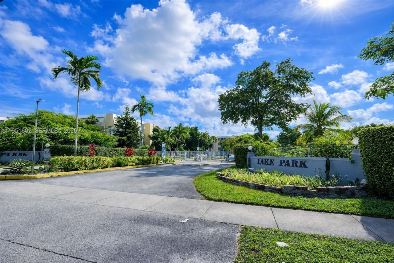 950 NE 199th St, Unit 2H, Miami, FL 33179 Photo