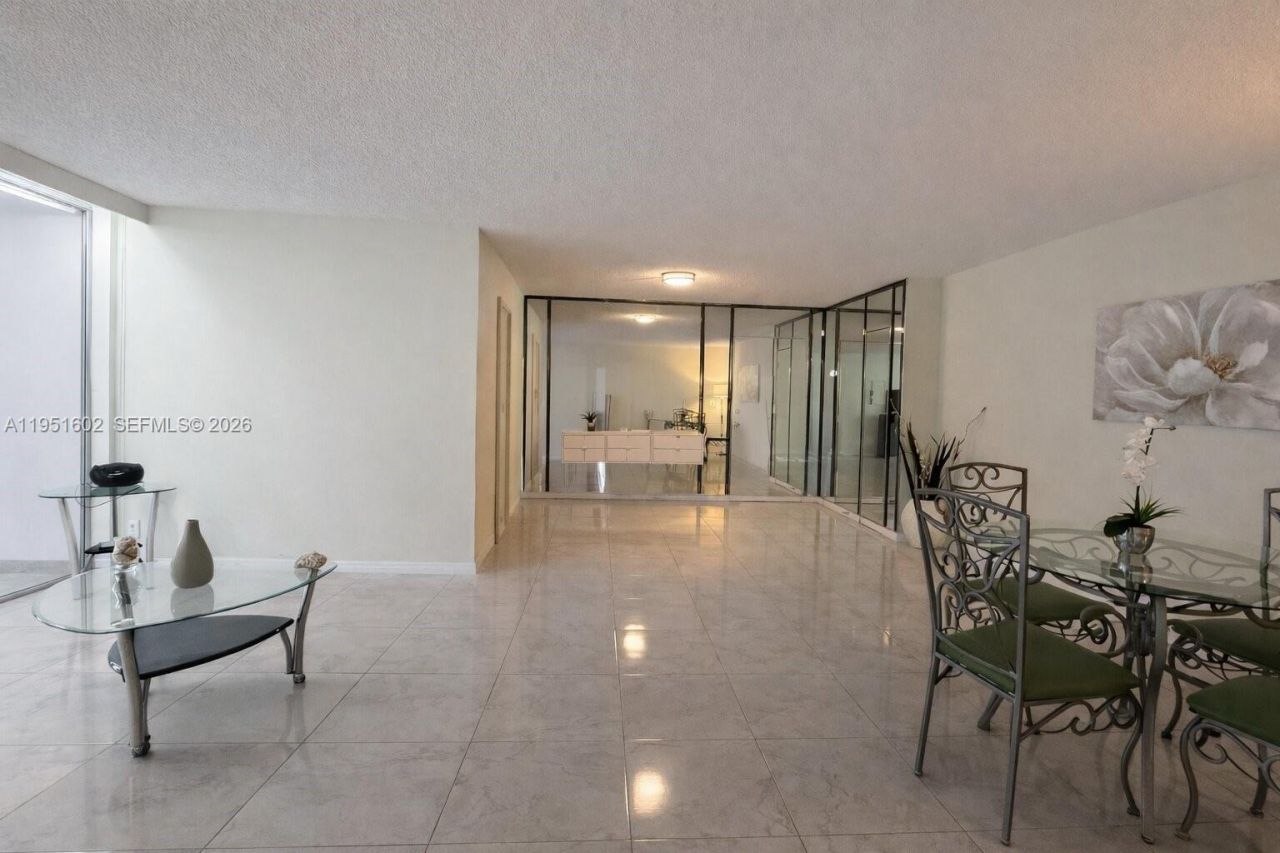 950 NE 199th St, Unit 2H, Miami, FL 33179 Photo