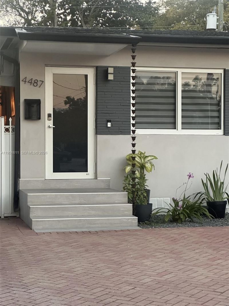 4485 SW 7th St, Miami, FL 33134 Photo