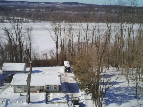 1169 New York 9j, Stuyvesant, NY 12173