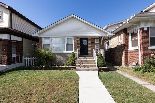 2718 S East Avenue, Berwyn, IL 60402 Main Photo