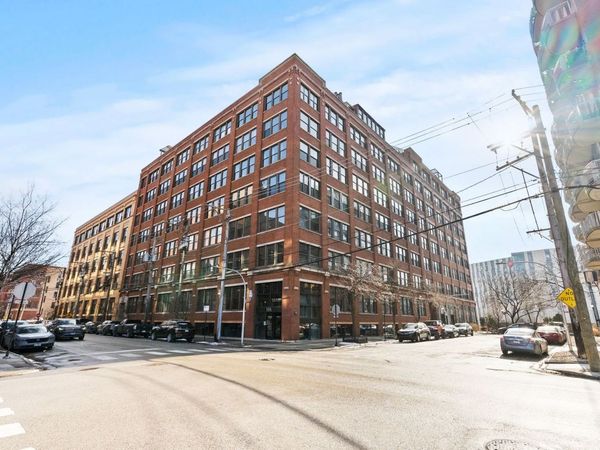 913 W Van Buren Street, Unit 4A, Chicago, IL 60607