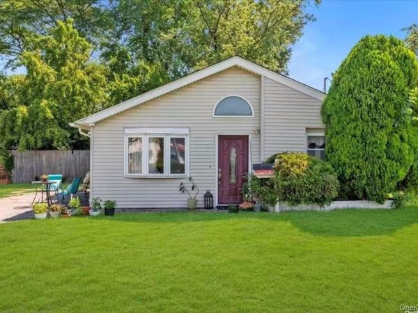 439 Newbridge Road , East Meadow, NY 11554