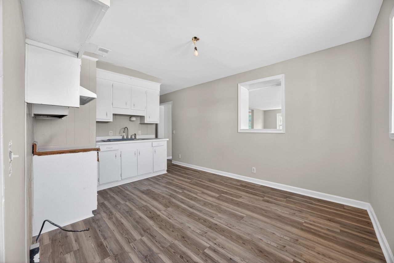 573 Race Track Road Photo 10