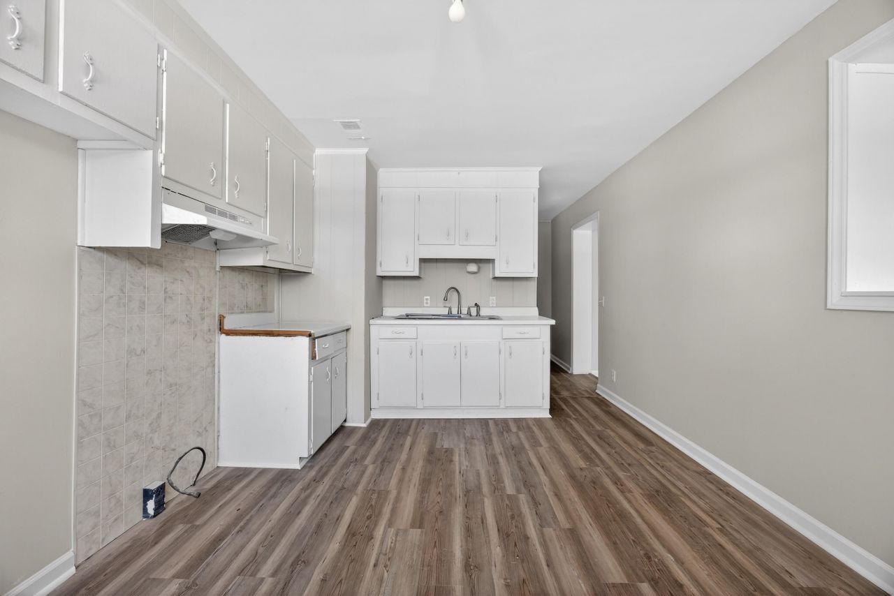 573 Race Track Road Photo 11