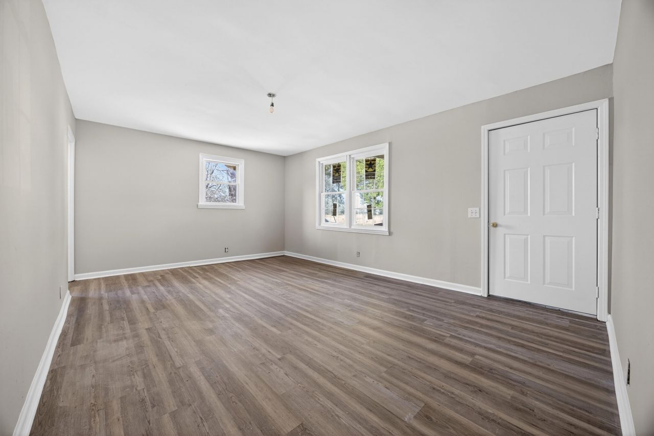 573 Race Track Road Photo 6