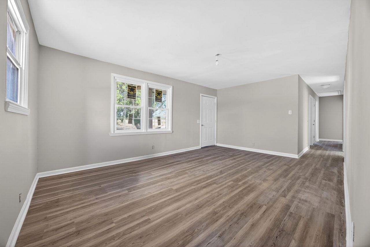 573 Race Track Road Photo 8