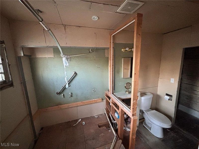 1888 Beersford Road, East Cleveland, OH 44112 Photo 9