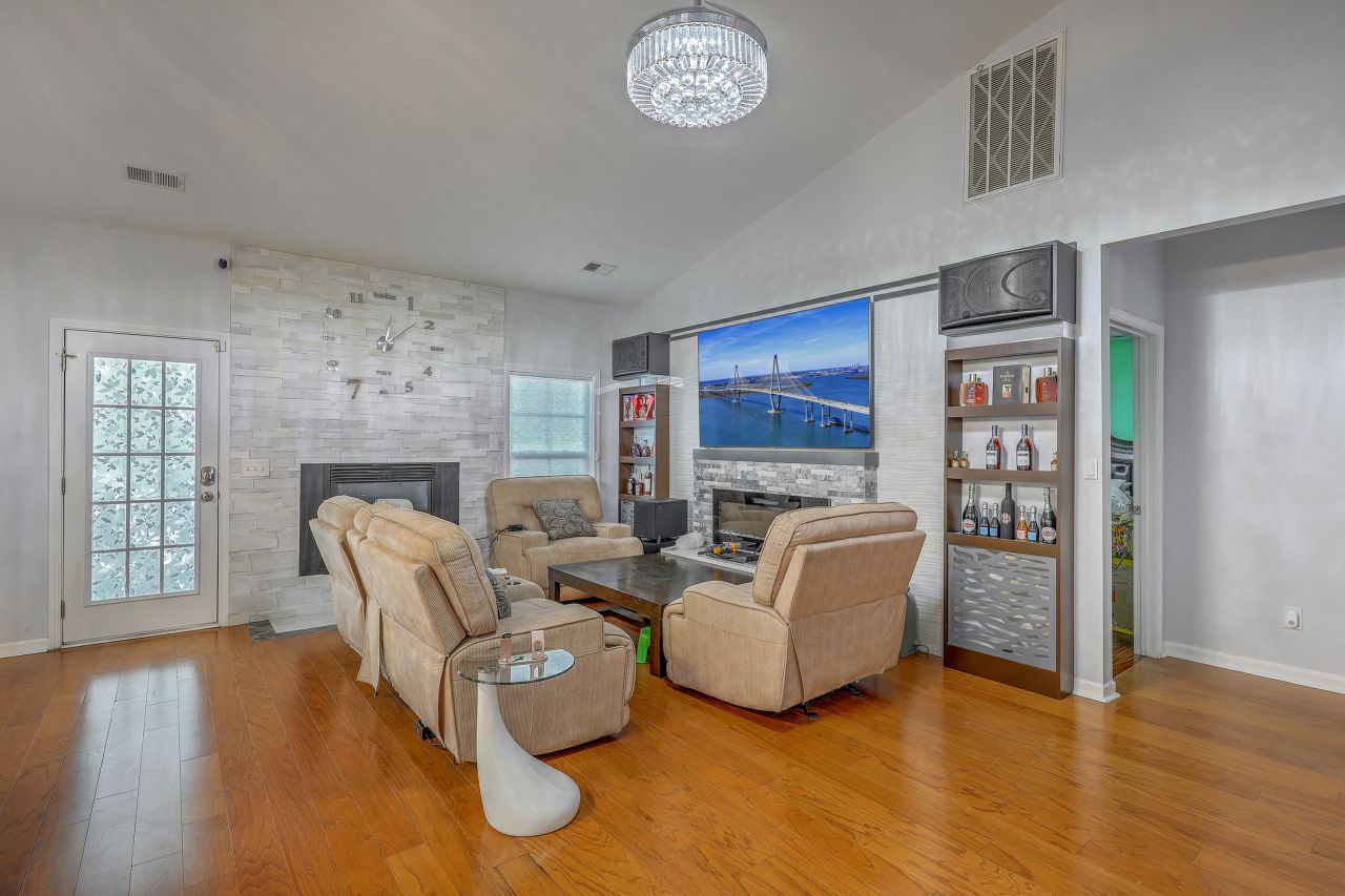 3811 Bonnecrest Lane Photo 4