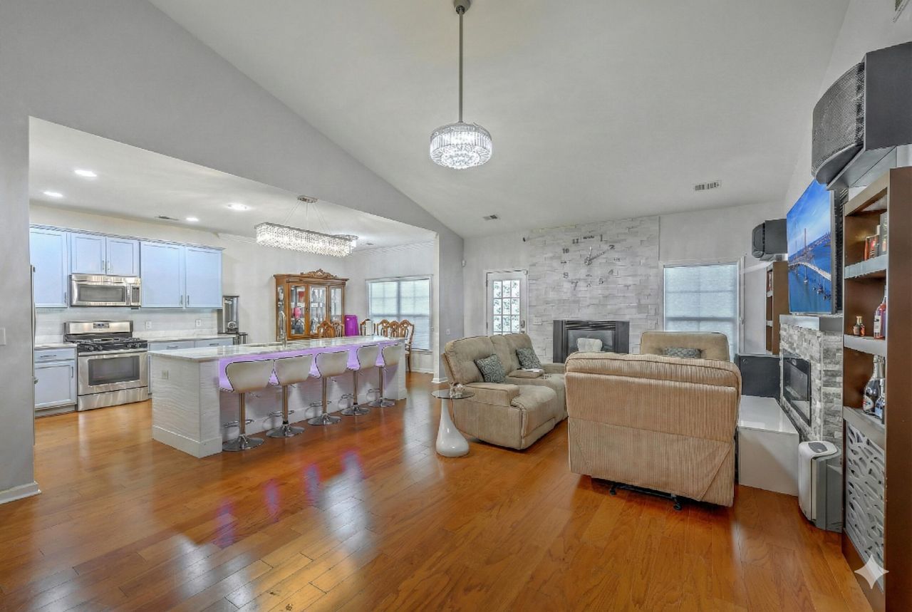 3811 Bonnecrest Lane Photo 6