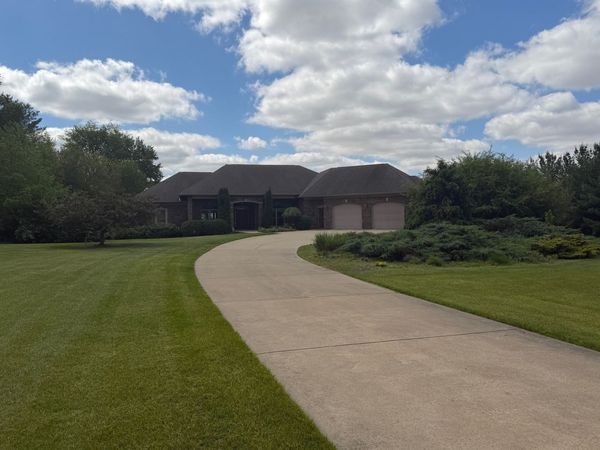 1005 W Summit Street, Maquoketa, IA 52060