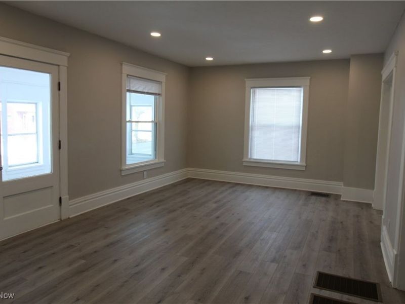 410 W Oak Street, Orrville, OH 44667 Photo 2