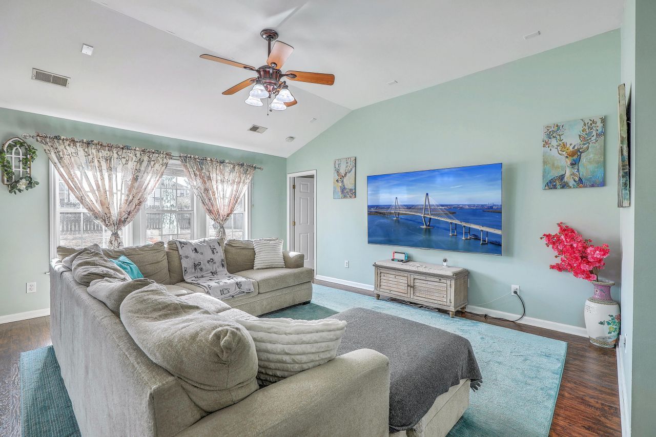 214 Goldfinch Lane Photo 11