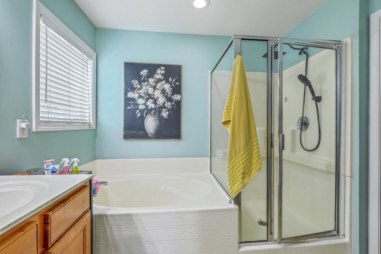 214 Goldfinch Lane Photo 17