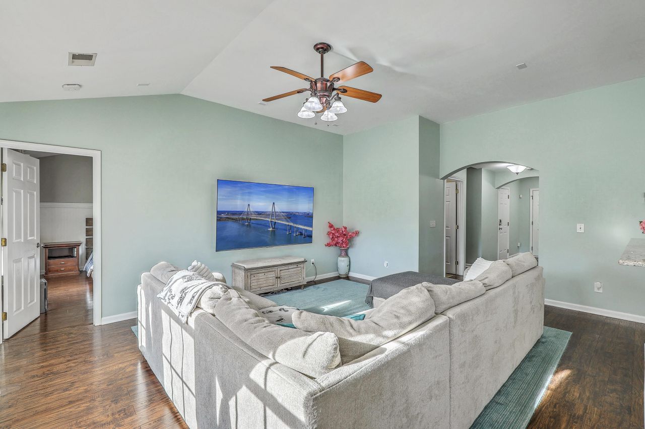 214 Goldfinch Lane Photo 8