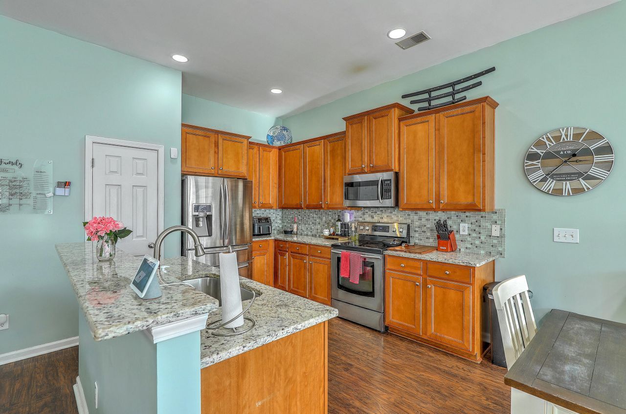 214 Goldfinch Lane Photo 9