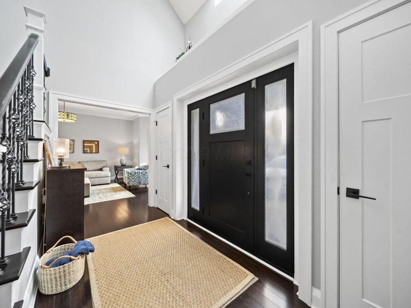 5877 Tarton Circle S, Dublin, OH 43017 Photo 2