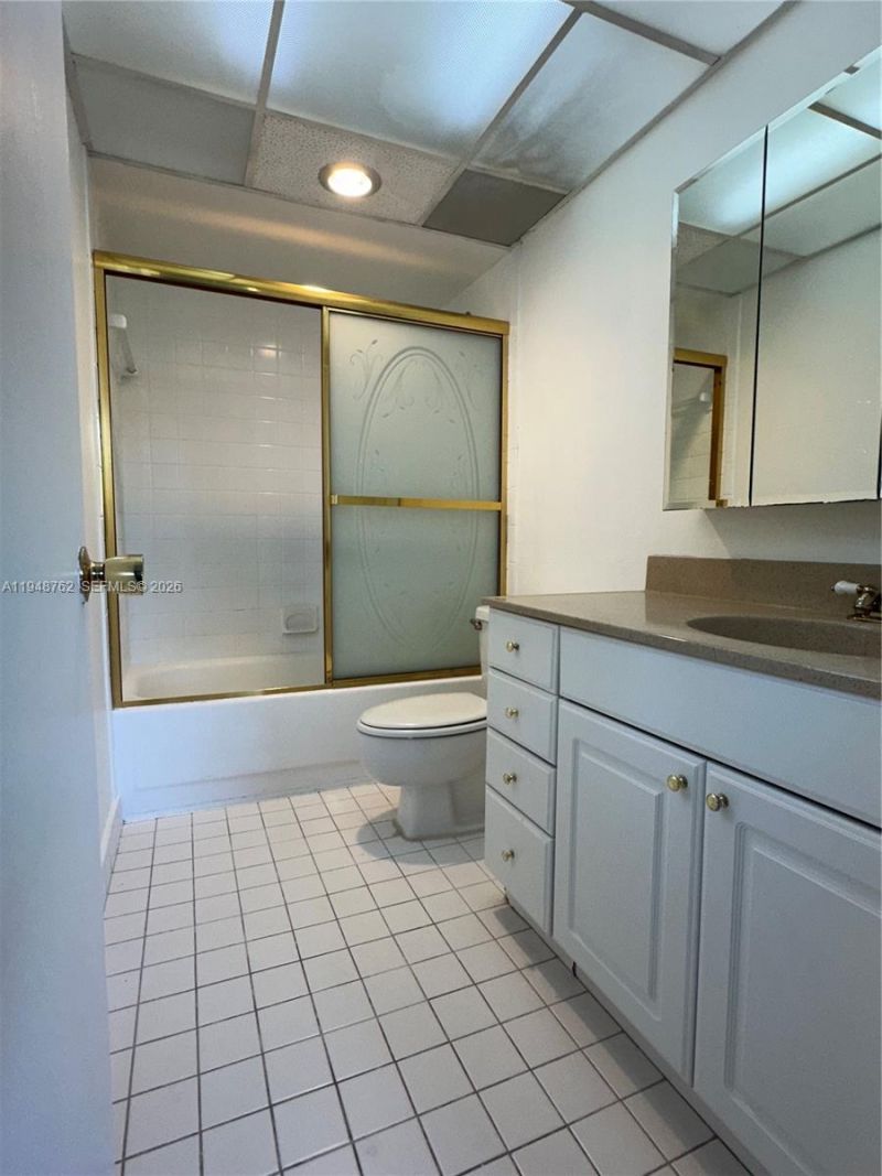 500 Executive Center Dr , Unit 2N, West Palm Beach, FL 33401 Photo