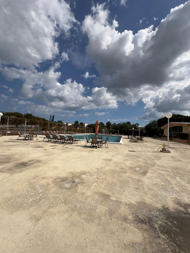 500 Executive Center Dr , Unit 2N, West Palm Beach, FL 33401 Photo