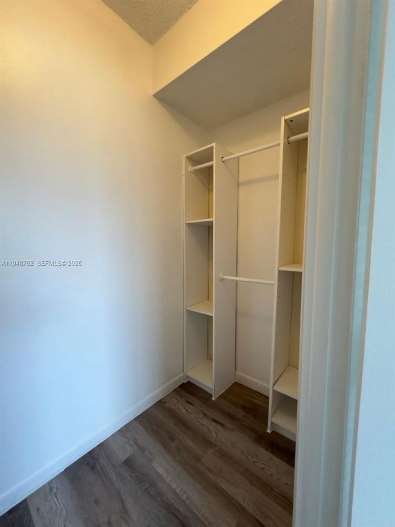 500 Executive Center Dr , Unit 2N, West Palm Beach, FL 33401 Photo