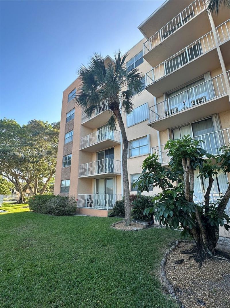 500 Executive Center Dr , Unit 2N, West Palm Beach, FL 33401 Photo