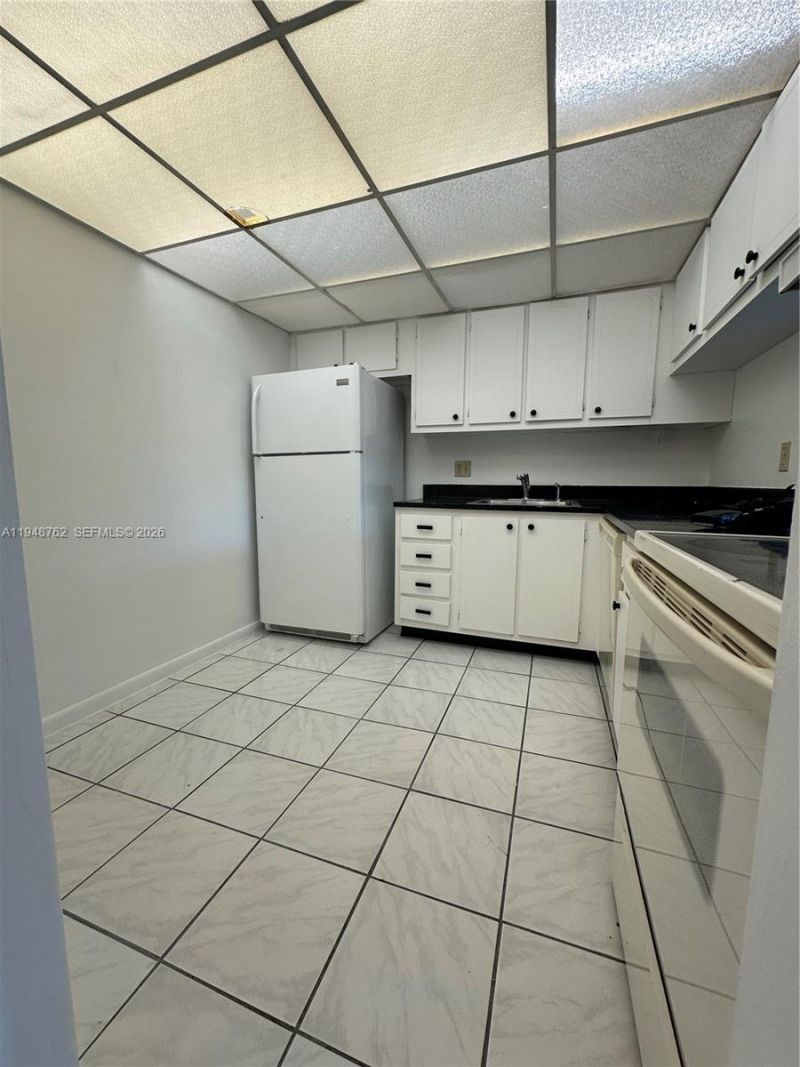 500 Executive Center Dr , Unit 2N, West Palm Beach, FL 33401 Photo
