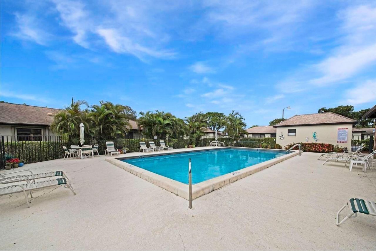 10135 Eaglewood Terrace, Unit B, Boynton Beach, FL 33436 Photo