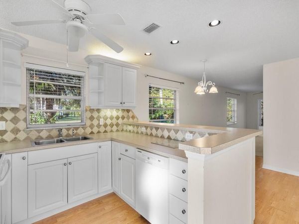 100 Spring Lake Drive, Unit 107, Vero Beach, FL 32962