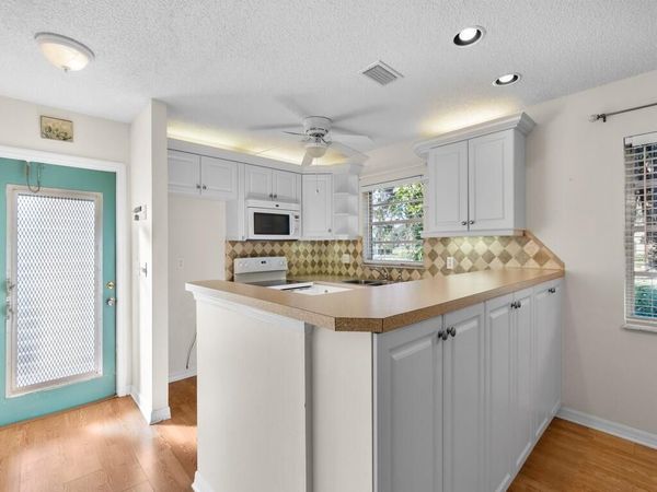 100 Spring Lake Drive, Unit 107, Vero Beach, FL 32962