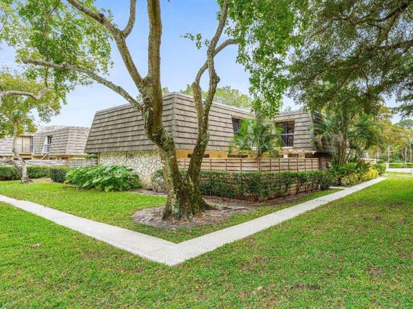 108 1st Terrace, Palm Beach Gardens, FL 33418